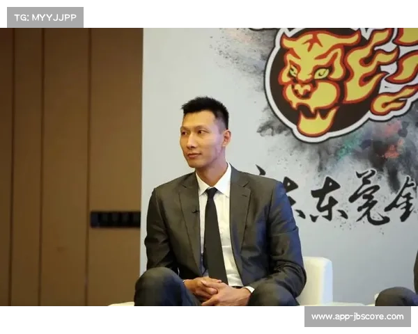 深圳男篮为易建联致敬 2015亚锦赛冠军成员雕像落户主场展示辉煌荣光