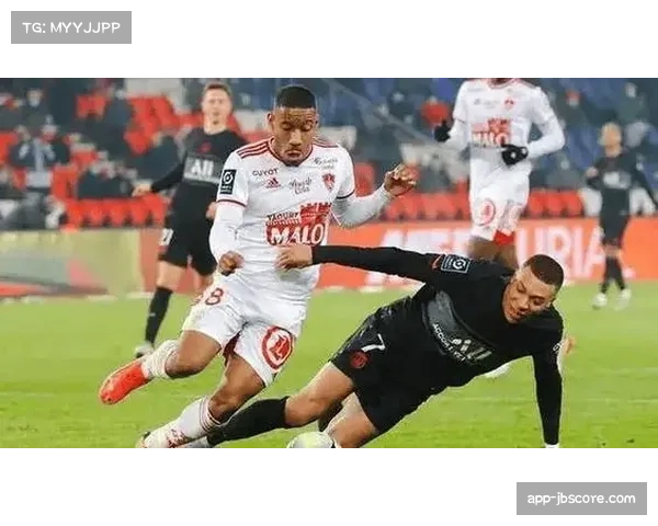 里昂主场迎战布雷斯特,复仇之战悬念重重 里昂主场迎战布雷斯特,复仇之战悬念重重