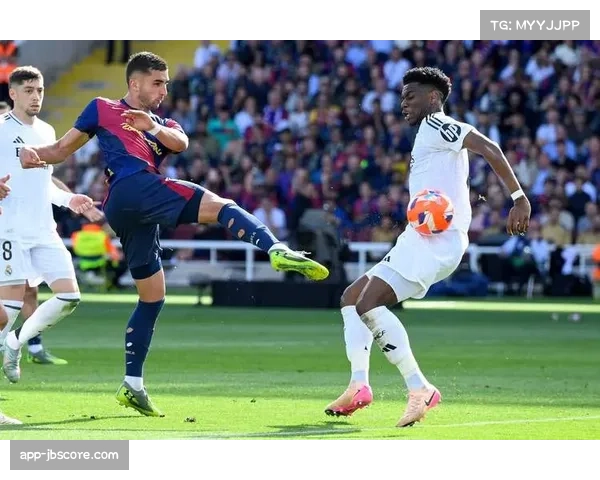 国家德比前瞻:巴萨主场迎战皇马,1分差距下冠军天平或将倾斜。 国家德比前瞻:巴萨主场迎战皇马,1分差距下冠军天平或将倾斜。